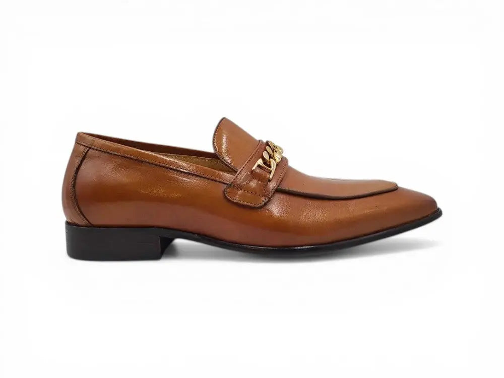 Beveled Squared Toe Loafer Carrucci