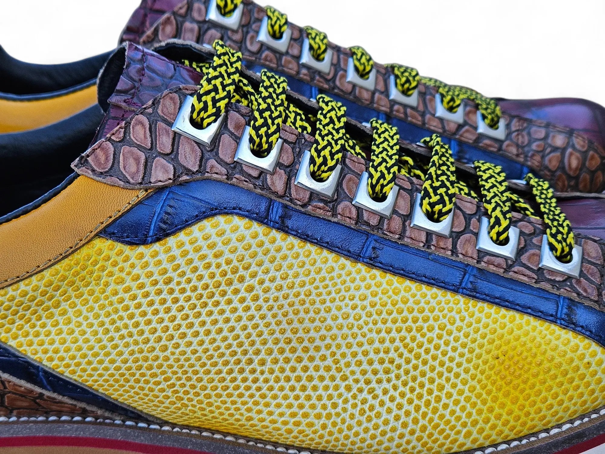 Carrucci Apex Explorer Sneaker Carrucci