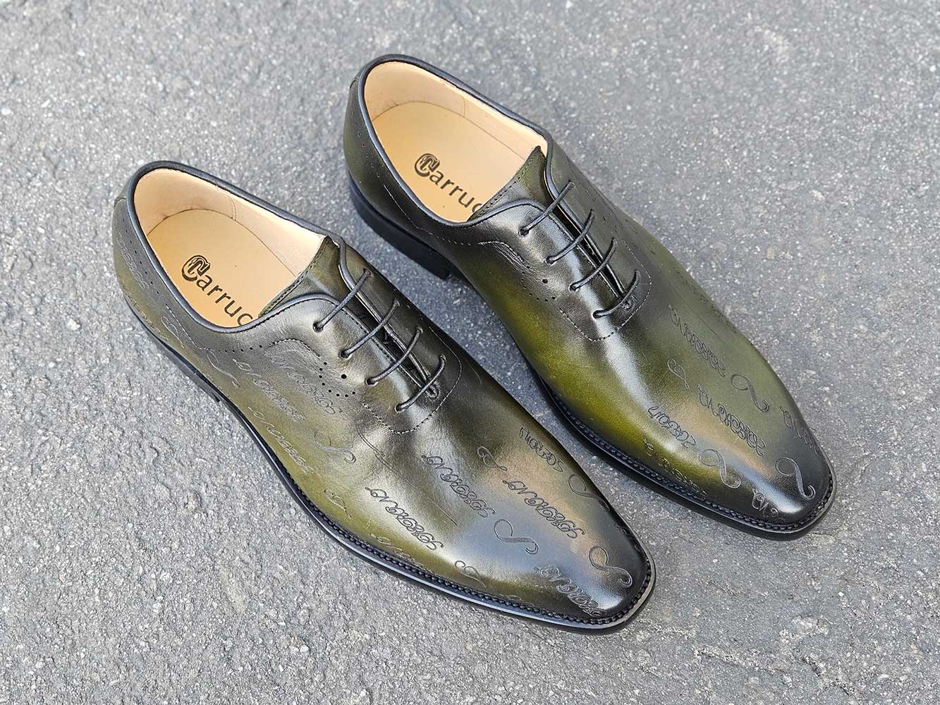 Embossed Wholecut Oxford Carrucci