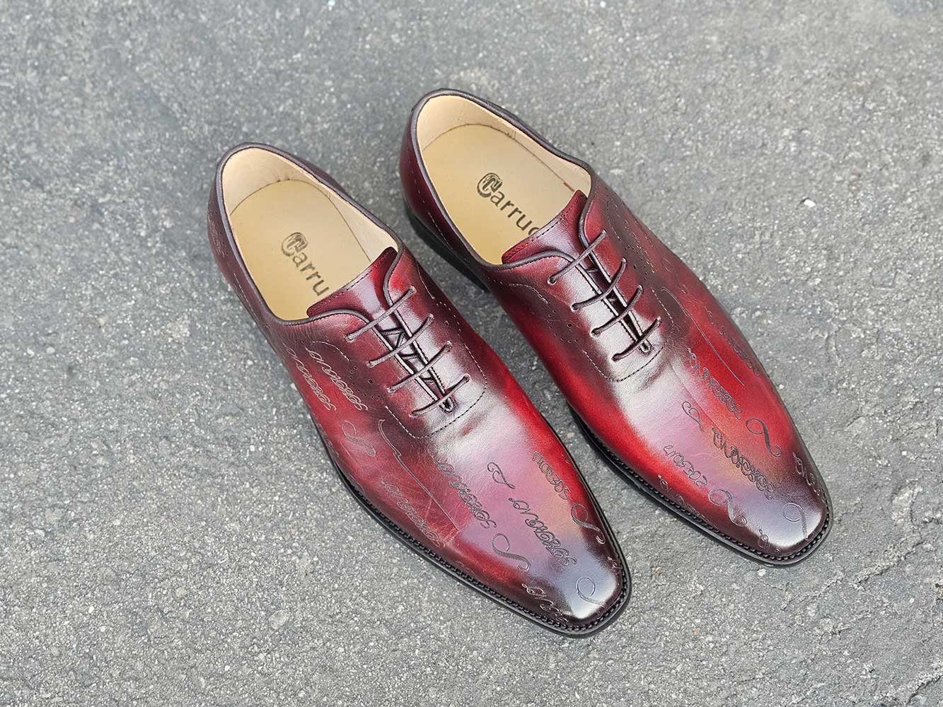 Embossed Wholecut Oxford Carrucci