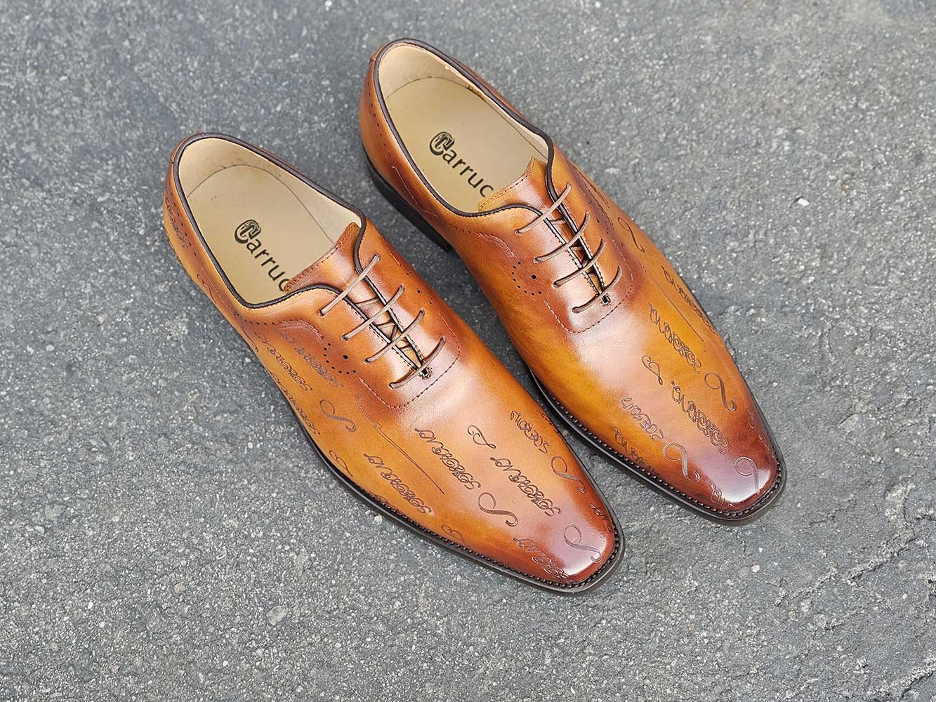 Embossed Wholecut Oxford Carrucci