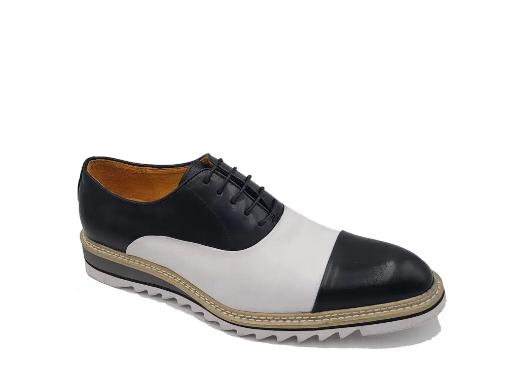 Five Eyelets Brogue Oxford Carrucci