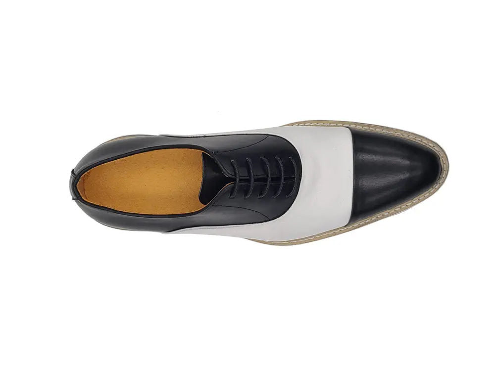 Five Eyelets Brogue Oxford Carrucci