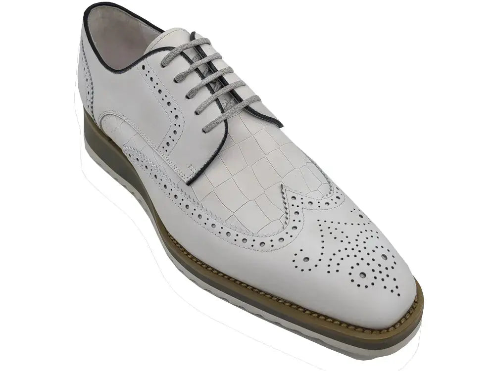 Gorgeous Lace-Up Oxford Carrucci