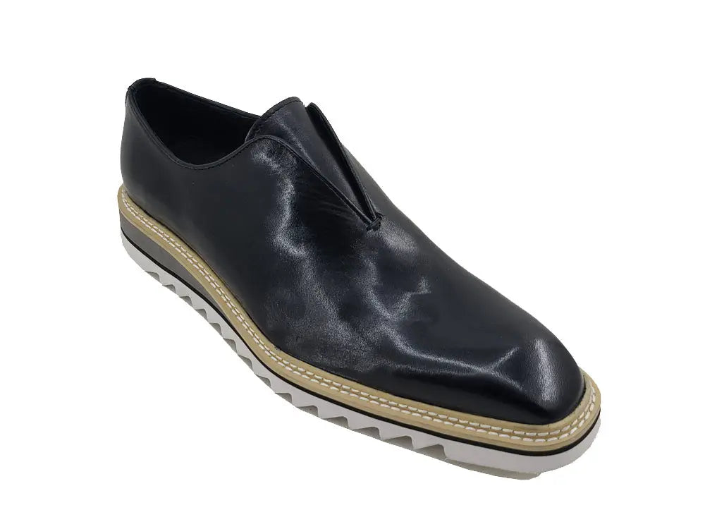 laceless-loafer-with-contrast-color-lightweight-sole
