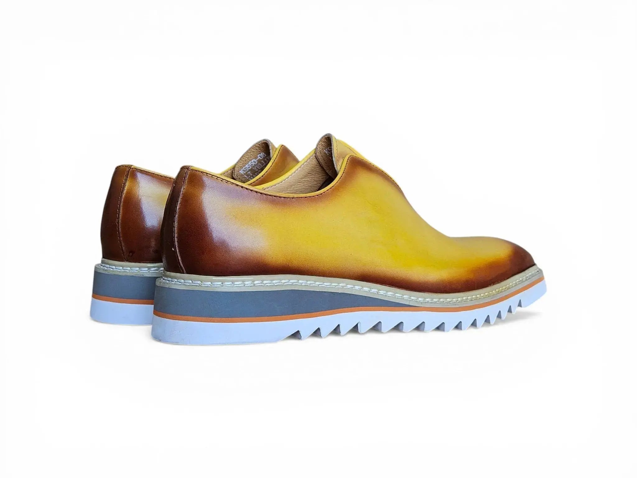 Laceless Loafer with Contrast color lightweight sole Carrucci