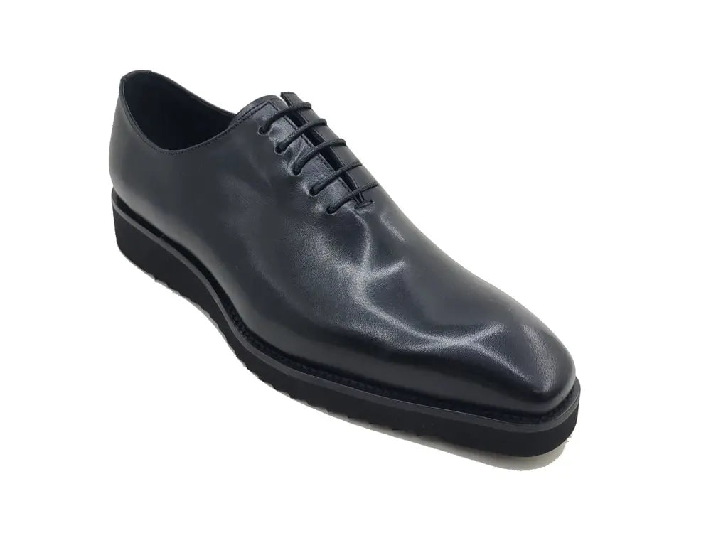 Signature Wholecut Oxford With Lightweight Sole Carrucci