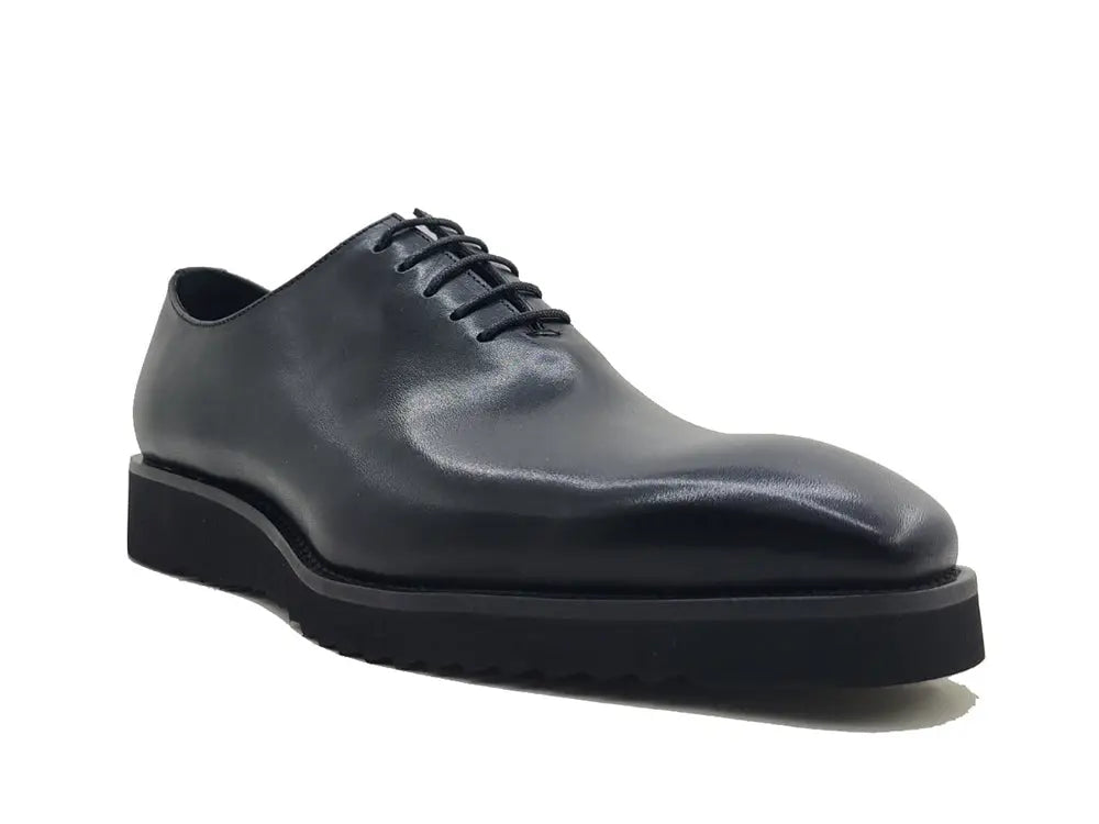 Signature Wholecut Oxford With Lightweight Sole Carrucci