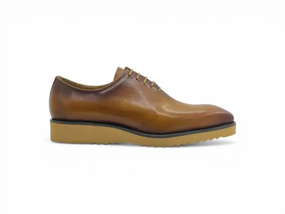 Signature Wholecut Oxford With Lightweight Sole Carrucci
