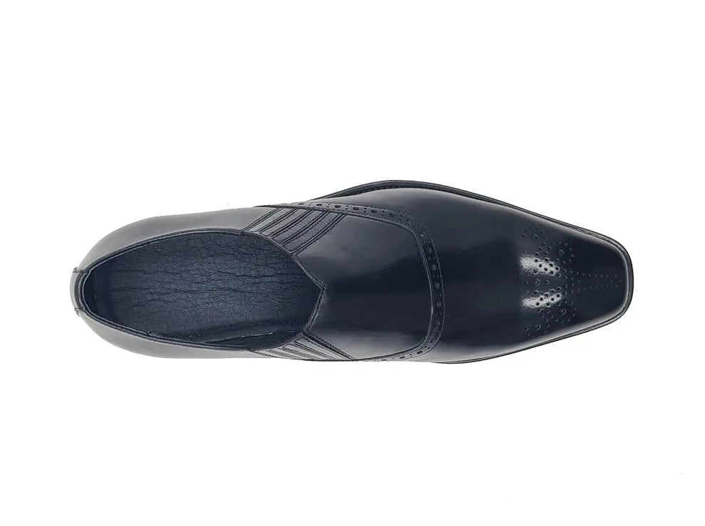 Slip-on Loafer with medallion Carrucci