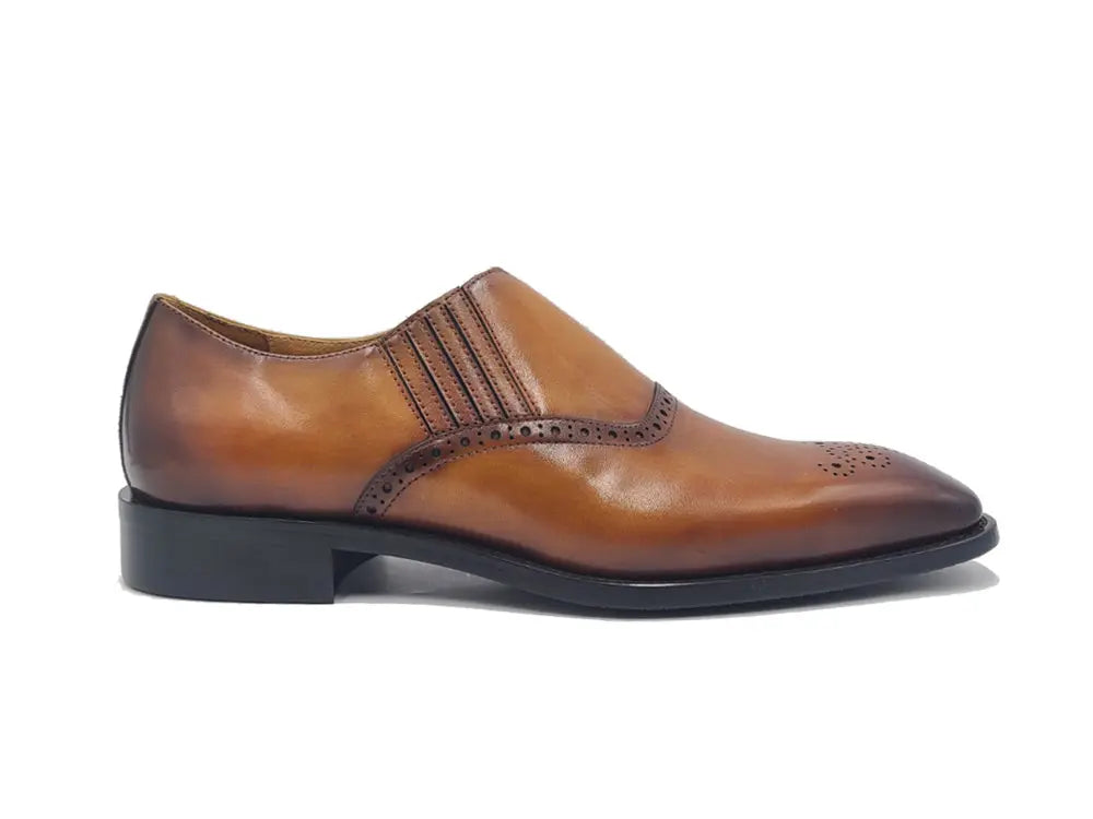 Slip-on Loafer with medallion Carrucci