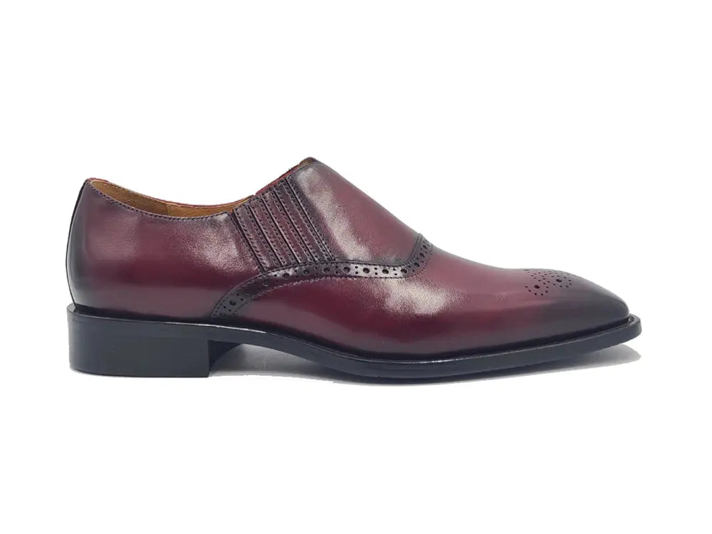 Slip-on Loafer with medallion Carrucci