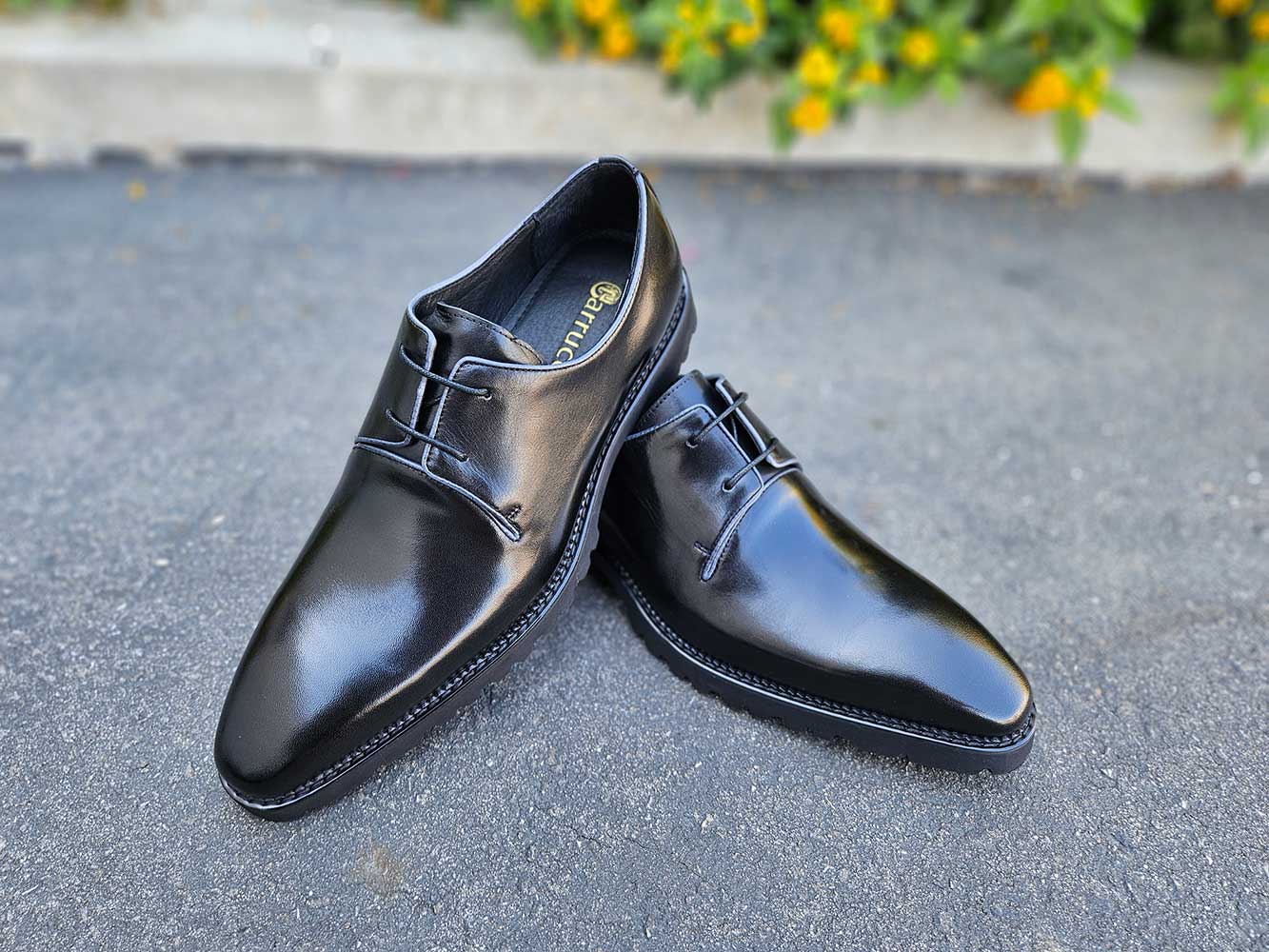 Whole Cut Derby With Lug Sole Carrucci