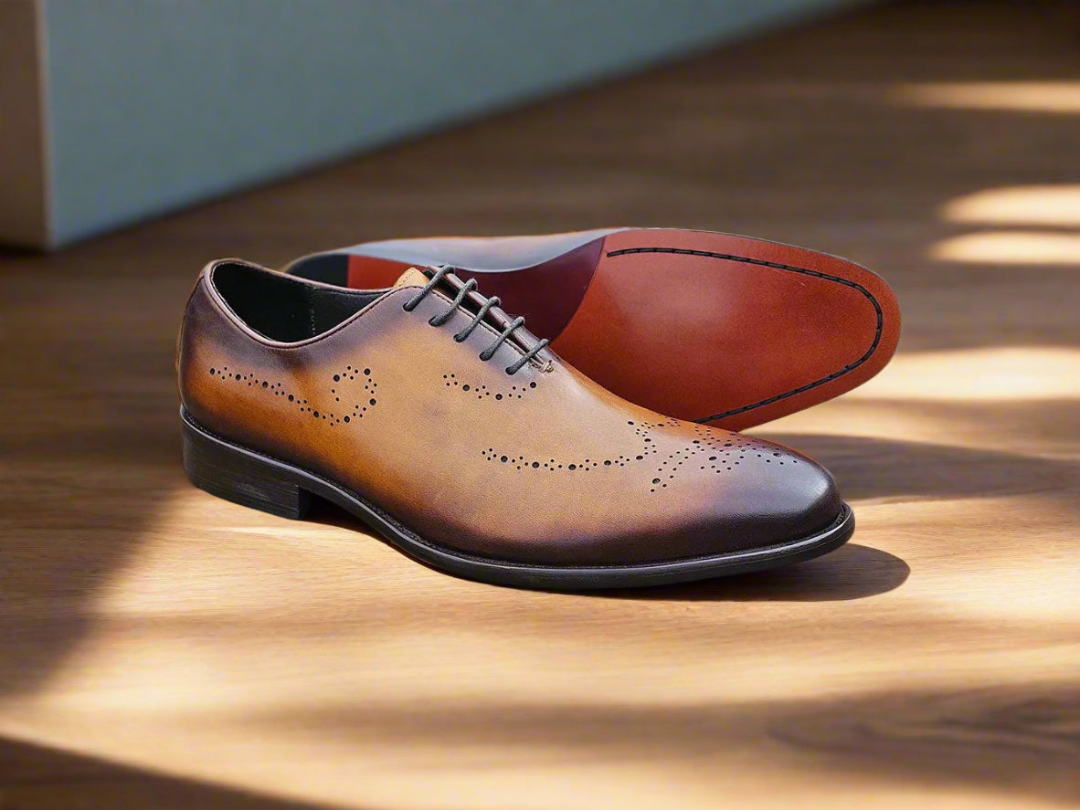 Whole Cut Oxford with Medallions Carrucci