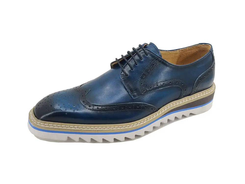 Wing-tip Blucher style Oxford with ligtweight sole Carrucci