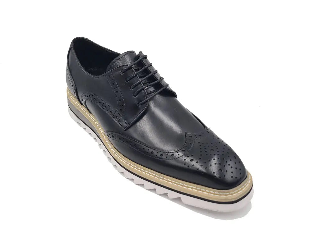 Wing-tip Blucher style Oxford with ligtweight sole Carrucci