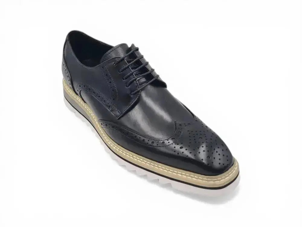 Wing-tip Blucher style Oxford with ligtweight sole Carrucci