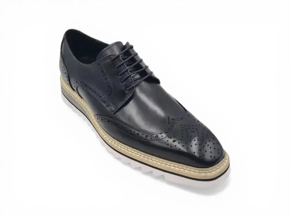 Wing-tip Blucher style Oxford with ligtweight sole Carrucci
