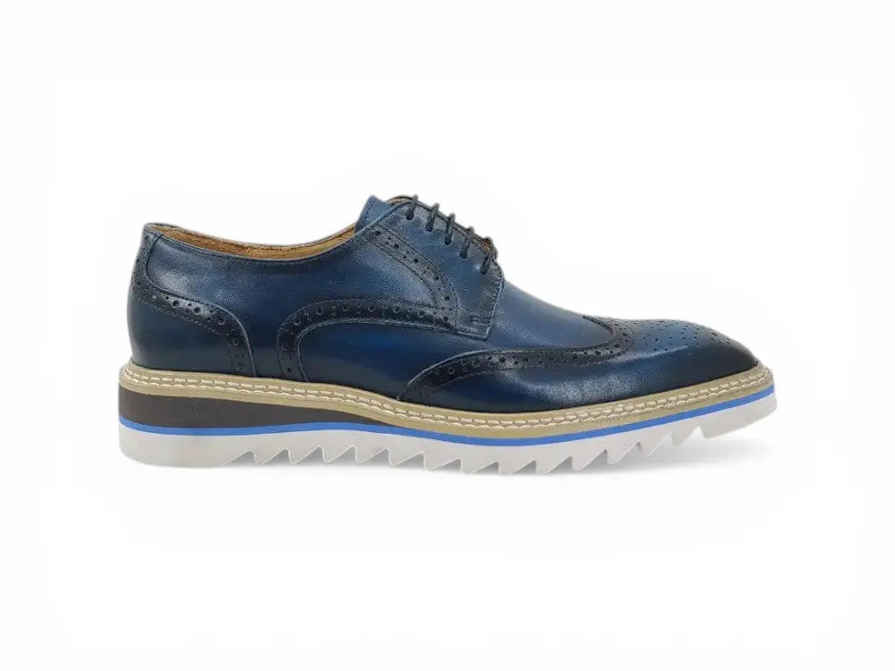 Wing-tip Blucher style Oxford with ligtweight sole Carrucci