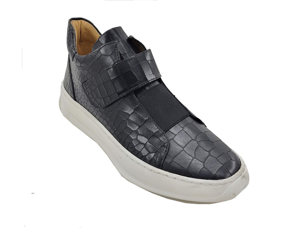 Embossed Fashion Mid-top Sneaker