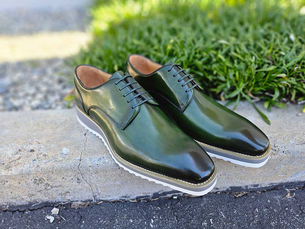 Burnished Lace-up Leather Derby Carrucci