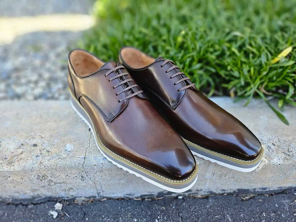 Burnished Lace-up Leather Derby Carrucci