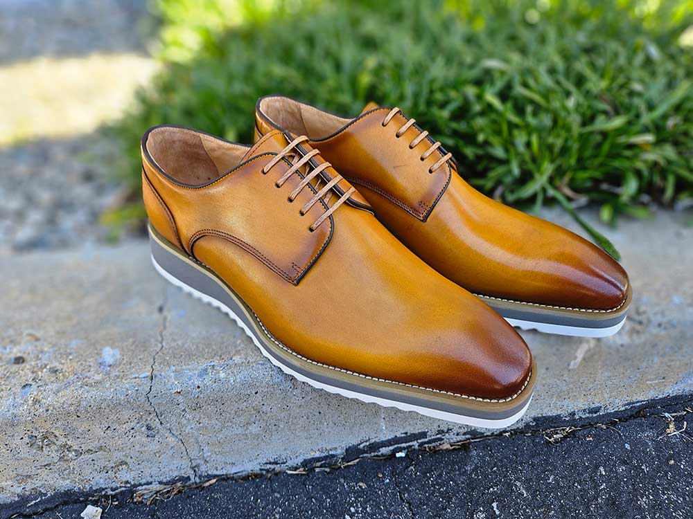 Burnished Lace-up Leather Derby Carrucci