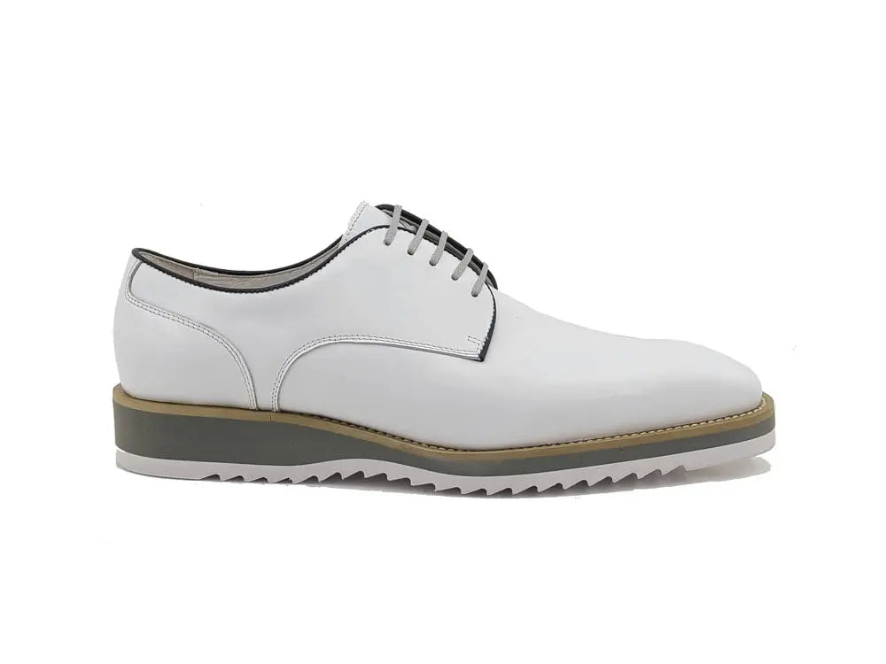 Burnished Lace-up Leather Derby Carrucci