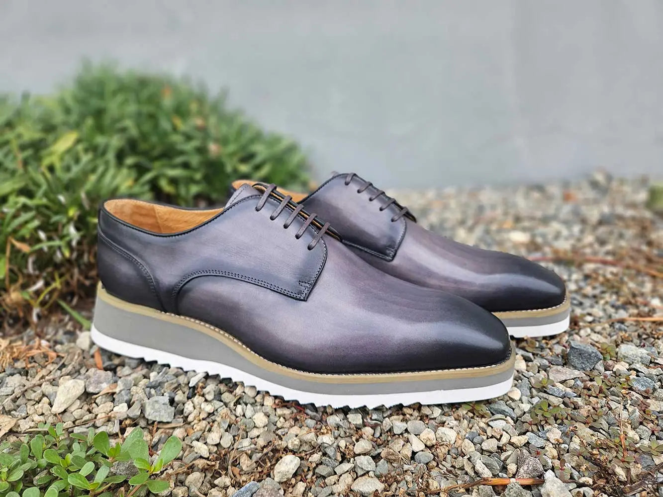 Burnished Lace-up Leather Derby Carrucci