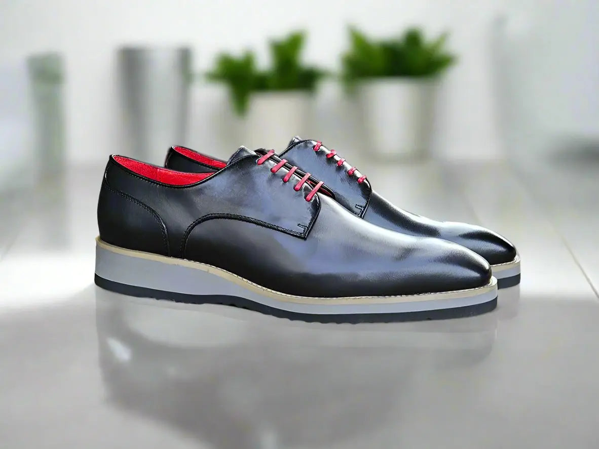 Burnished Lace-up Leather Derby Carrucci