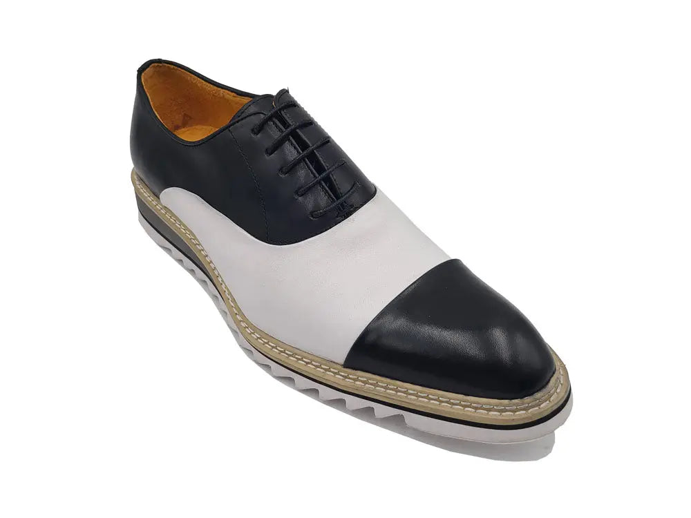 Five Eyelets Brogue Oxford Carrucci