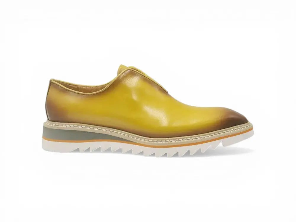 Laceless Loafer with Contrast color lightweight sole Carrucci