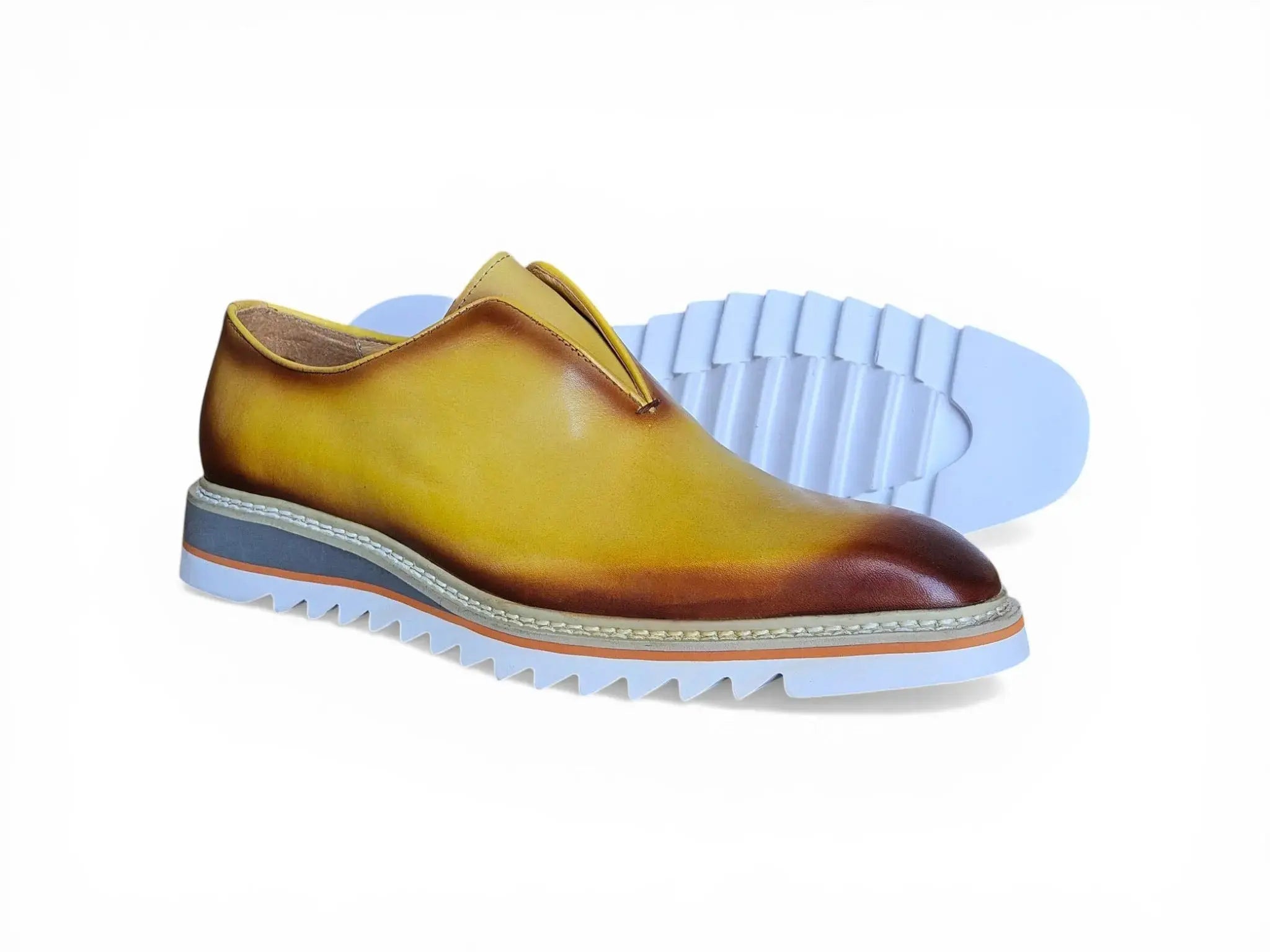 Laceless Loafer with Contrast color lightweight sole Carrucci