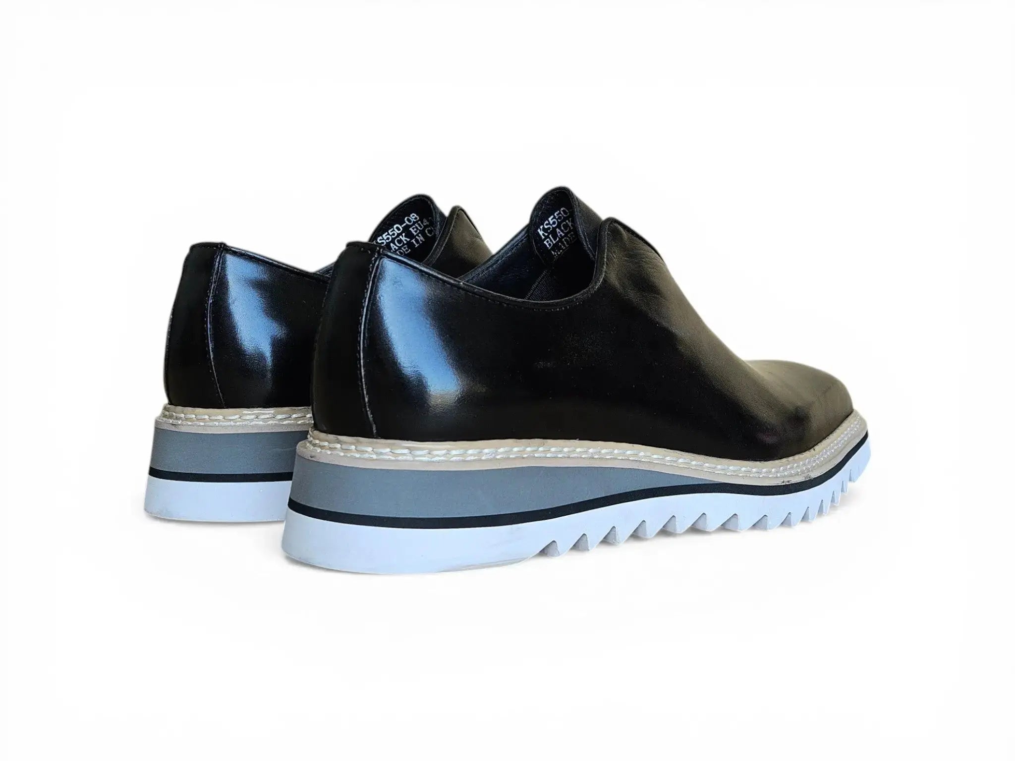 Laceless Loafer with Contrast color lightweight sole Carrucci