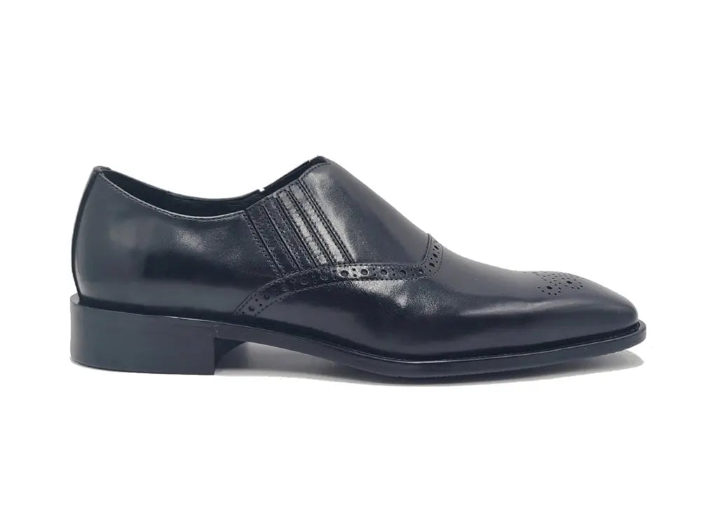 Slip-on Loafer with medallion Carrucci