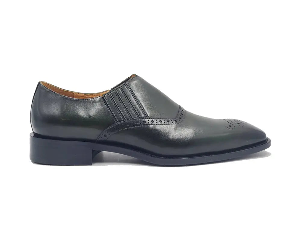 Slip-on Loafer with medallion Carrucci