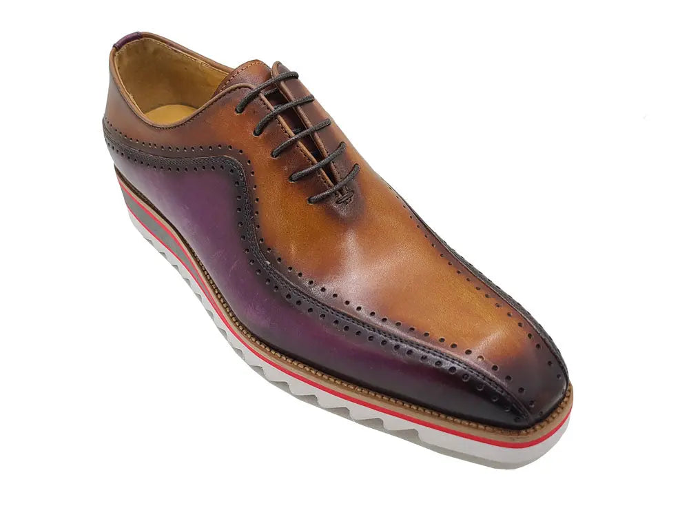 Stylish Two-Tone Brogue Oxford Carrucci