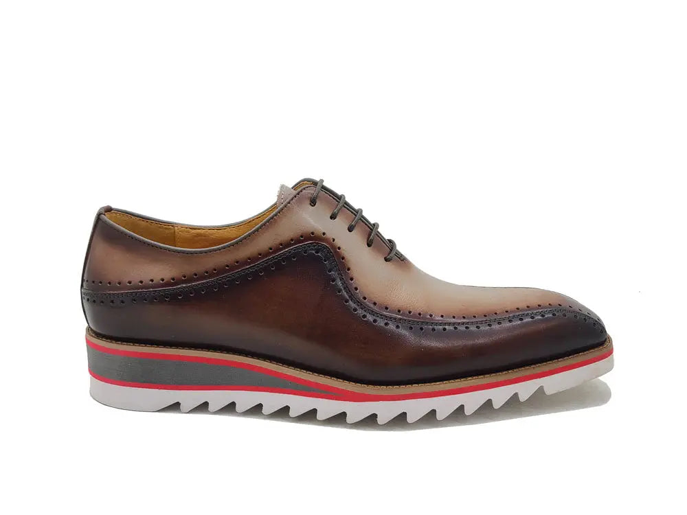 Stylish Two-Tone Brogue Oxford Carrucci