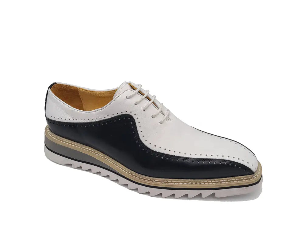 Stylish Two-Tone Brogue Oxford Carrucci