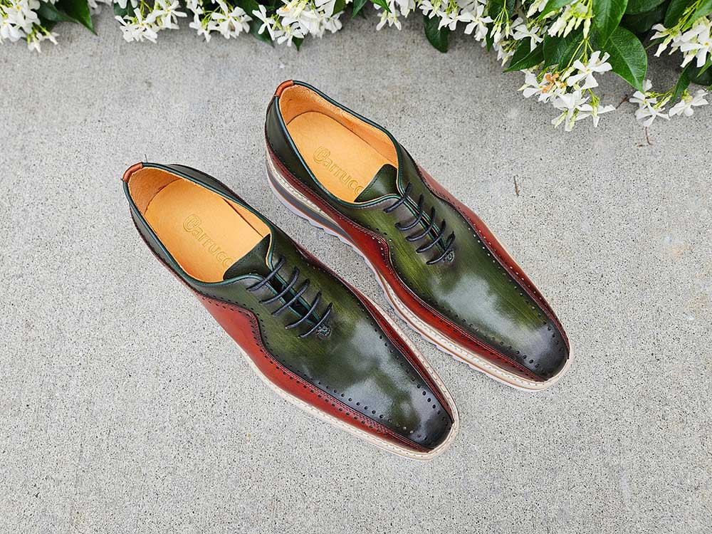 Stylish Two-Tone Brogue Oxford Carrucci