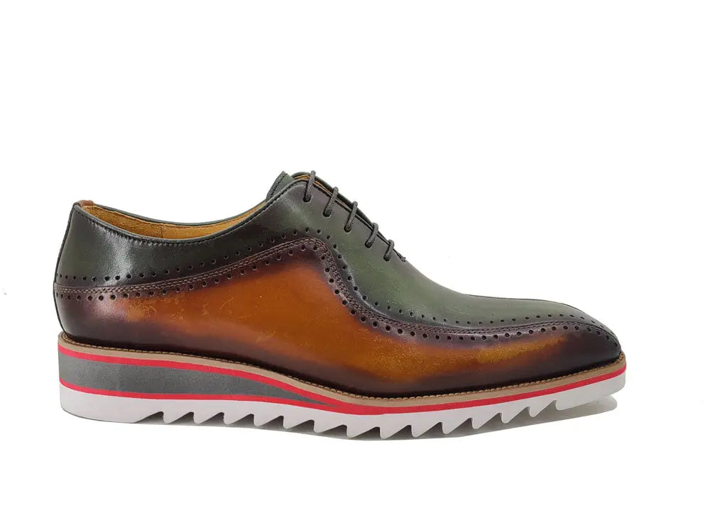 Stylish Two-Tone Brogue Oxford Carrucci