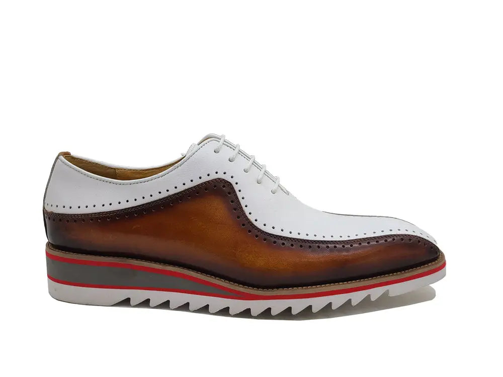 Stylish Two-Tone Brogue Oxford Carrucci