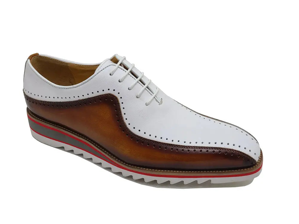 Stylish Two-Tone Brogue Oxford Carrucci