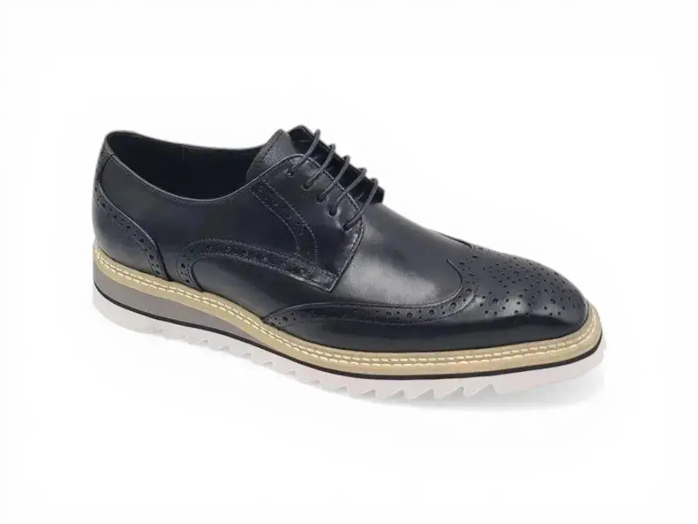 Wing-tip Blucher style Oxford with ligtweight sole Carrucci