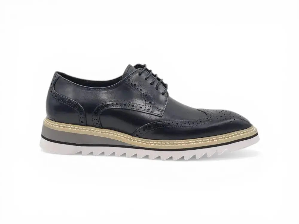 Wing-tip Blucher style Oxford with ligtweight sole Carrucci